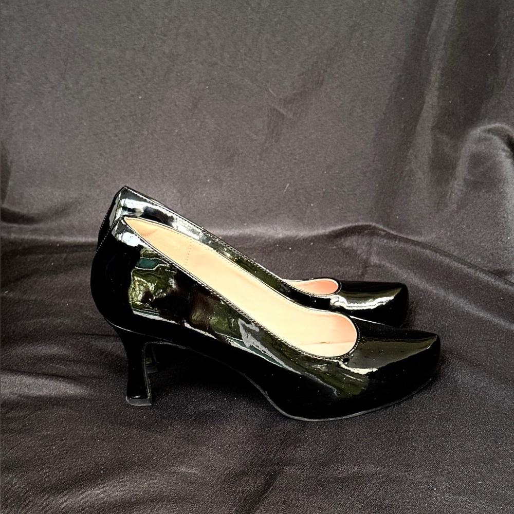 Excellent Condition Black Patent Shiny Pumps 3” Heels